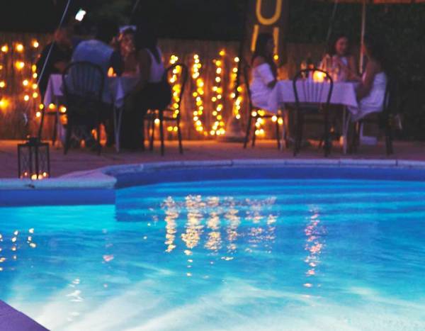 Affitto locale per organizzare la tua festa in piscina a Torino. Il pool party privato