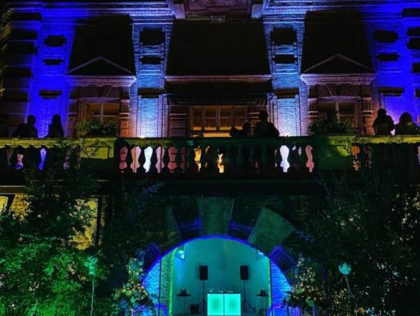 Illuminazione architetturale e arredi luminosi per feste a Torino